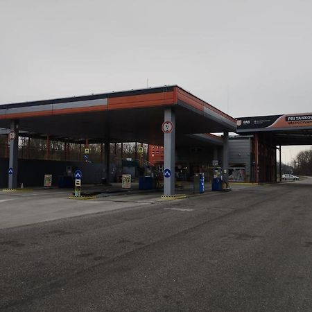 Gas Truck Centrum Holíč Εξωτερικό φωτογραφία